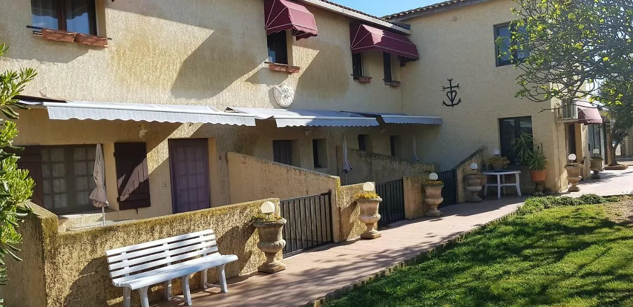 Hotel Longo Mai Arles 2*,  Frankreich